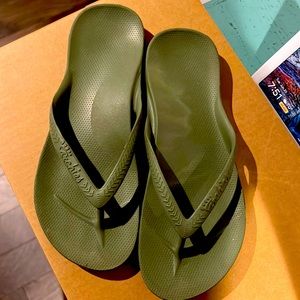 Women’s Archie’s flip flops